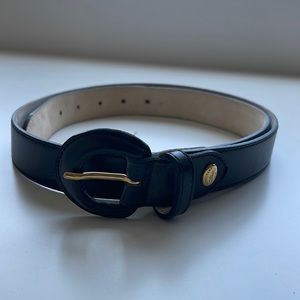 Black leather Longchamp belt.